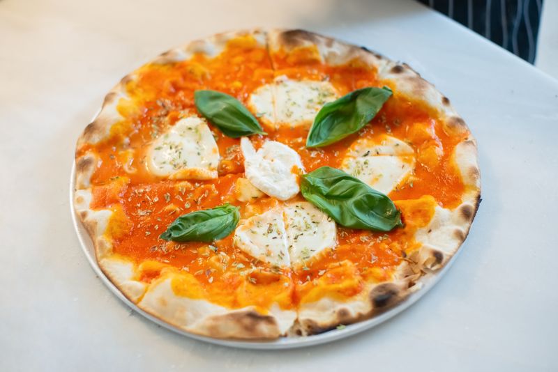Margherita pizza — classic pizanna style